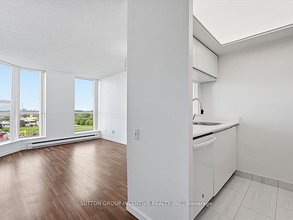 5th image of 2460 Eglinton Ave E #817