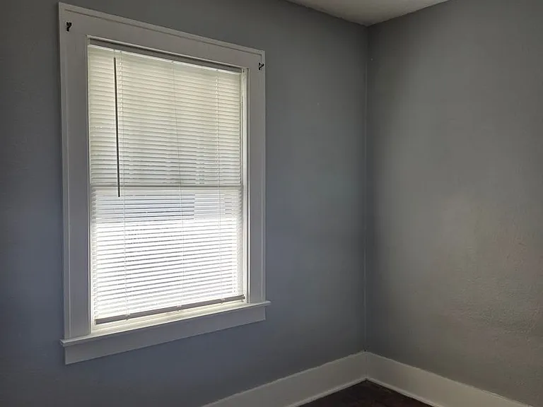 117 N Spring St — Photo 12