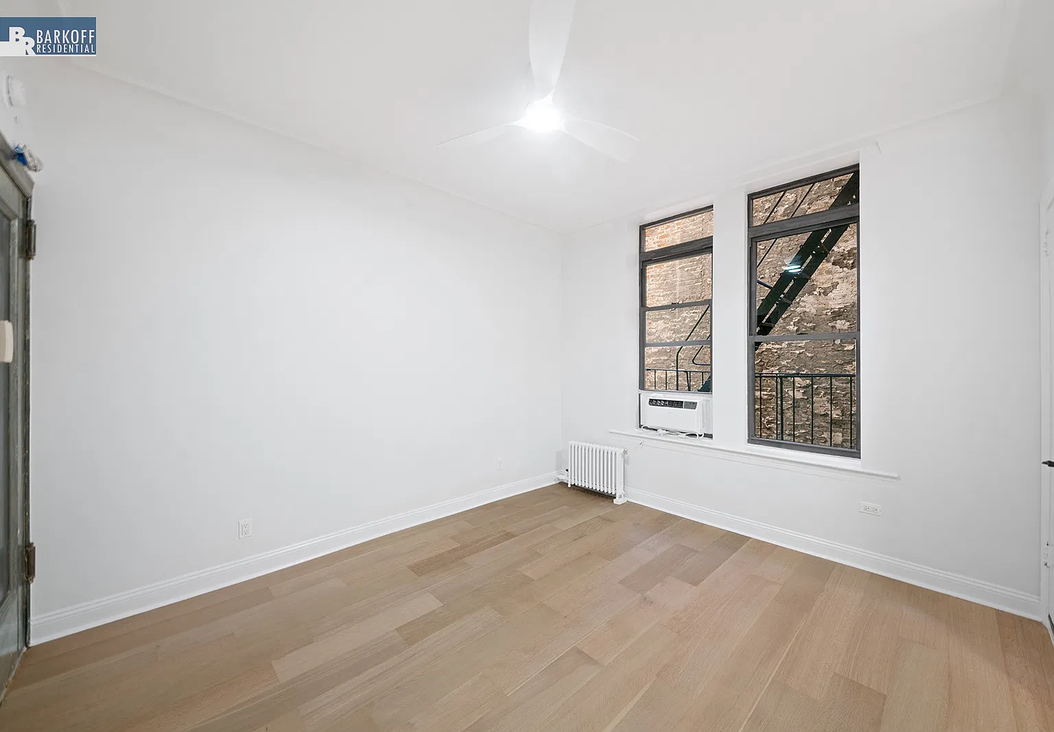 105 East 15th Street — Photo 2