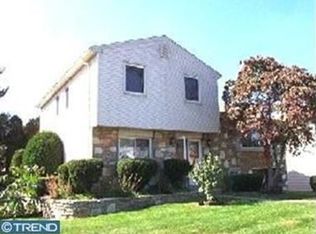 11999 Dumont Rd, Philadelphia, PA 19116