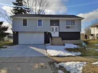 612 Westgate Ter, Streamwood, IL 60107