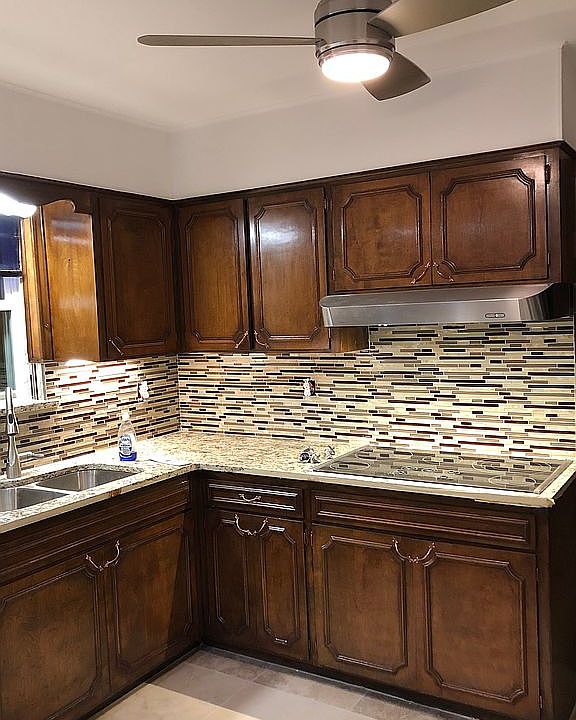 Kitchen stove/sink counter