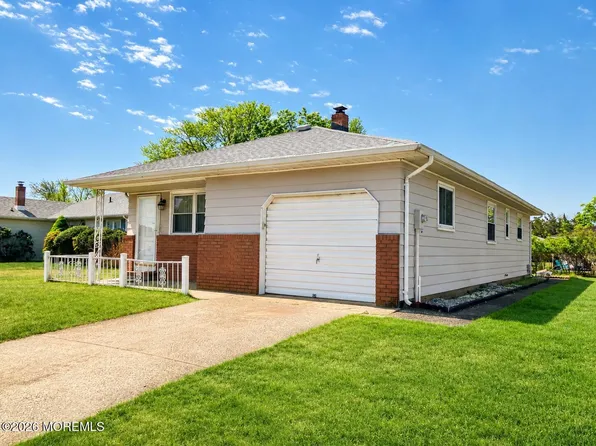 47 Castle Harbor Drive, Toms River, NJ 08757