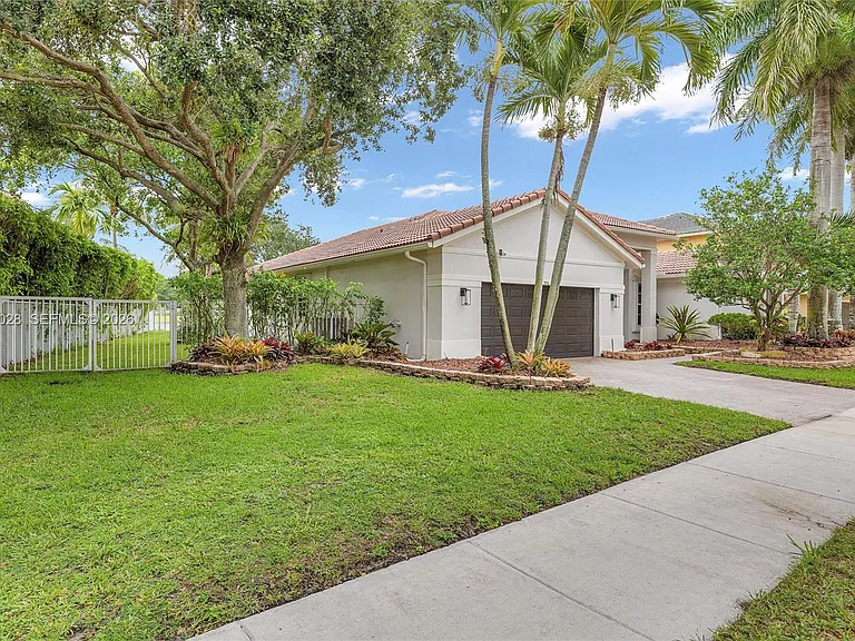 950 Marina Dr — Photo 4
