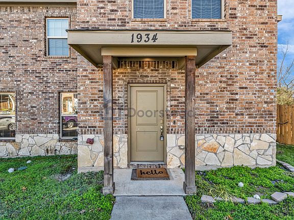 4th image of 1934 Timber Oaks Dr