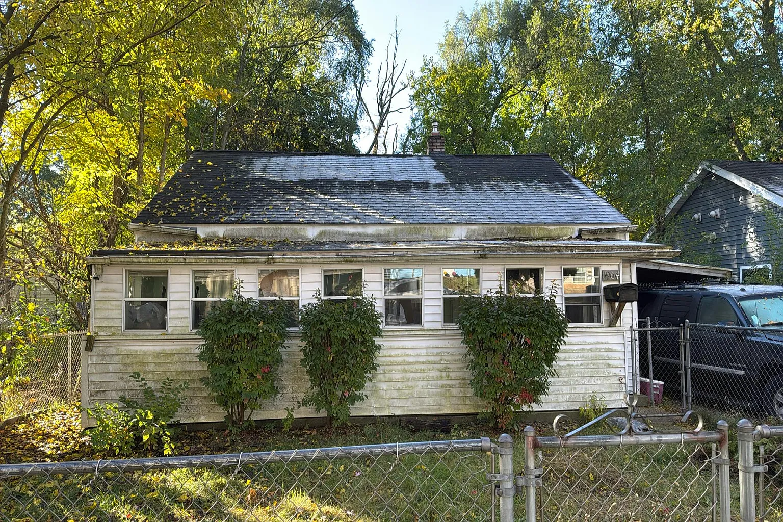 1904 Elder St photo 1