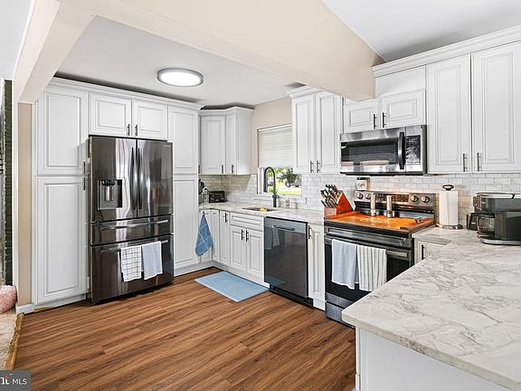 3rd image of 360 Holly Dr