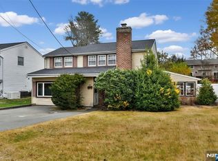 31 Campbell St, Waldwick, NJ 07463