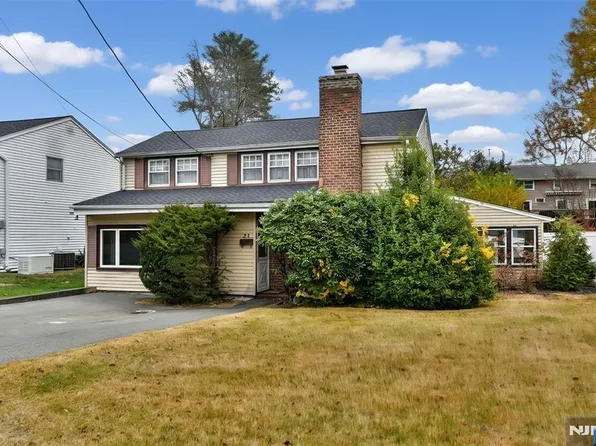 31 Campbell St, Waldwick, NJ 07463