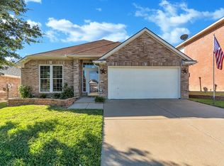 809 Silverbrook Dr, Saginaw, TX 76179