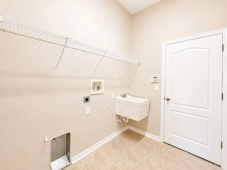 1341 Salmonberry St — Photo 33