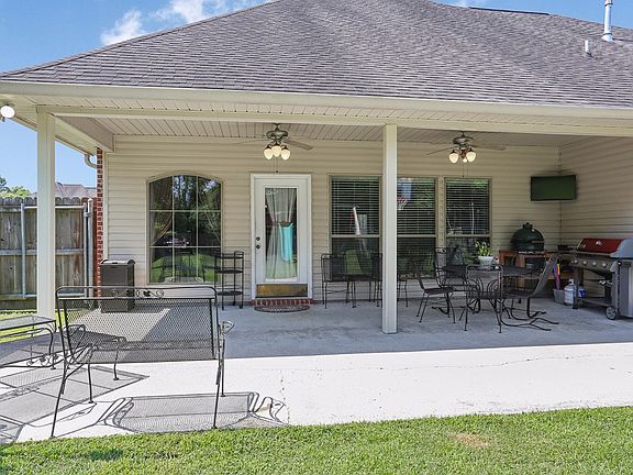 3rd image of 39068 Balmoral Dr