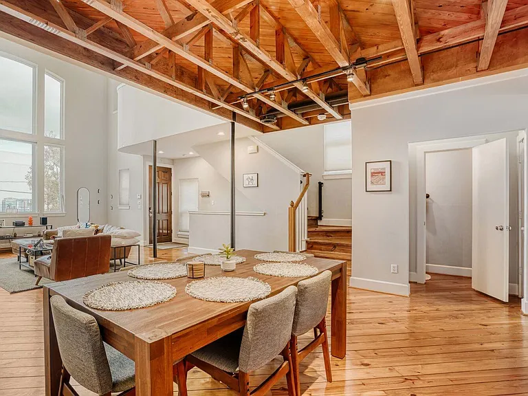 903 Hartman St — Photo 3
