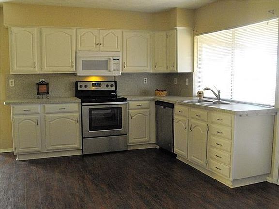 2nd image of 4705 Lemmon Ct