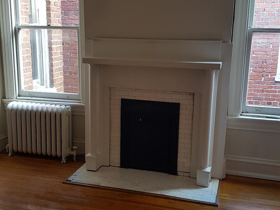 Second bedroom.