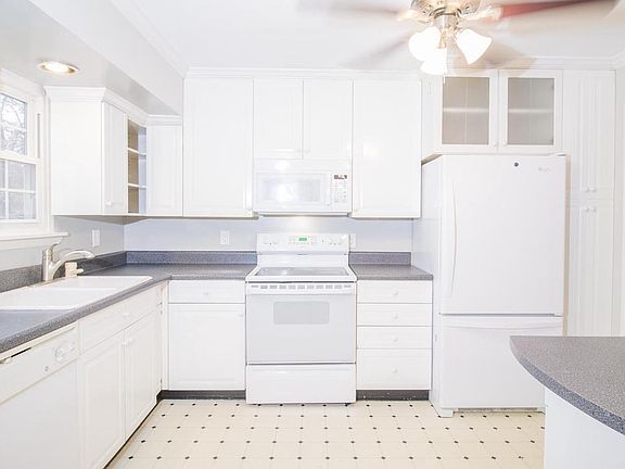 5th image of 7052 Albany Ave