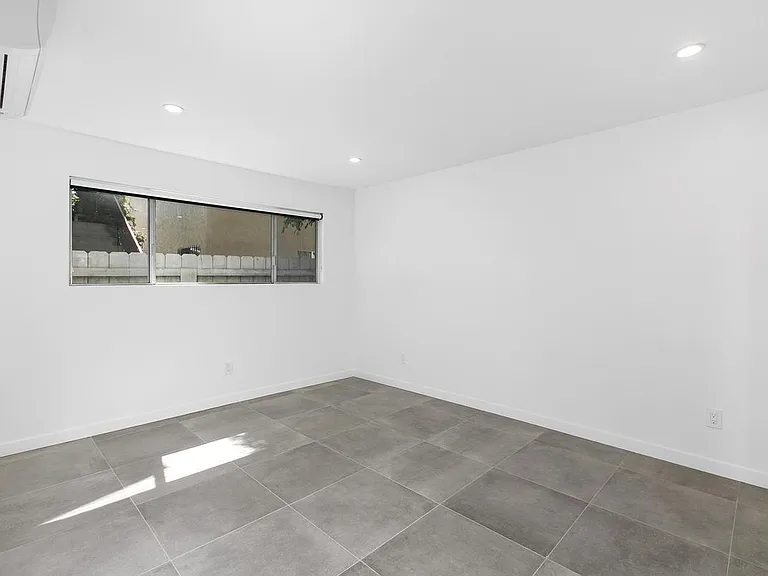 1228 Essex St #3 — Photo 8