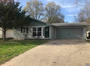 312 NE Pine Ln, Topeka, KS 66617