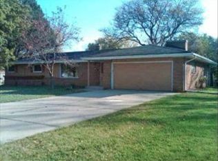 9704 N Greenview Ln, Mequon, WI 53092