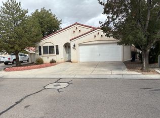 1401 Villa Montana NE, Albuquerque, NM 87113