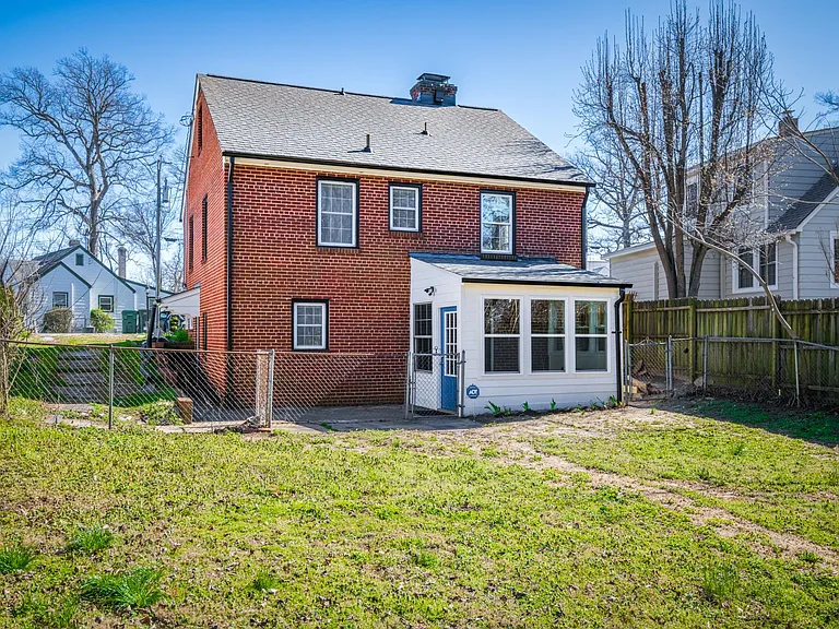 2102 Oakwood Ln — Photo 20