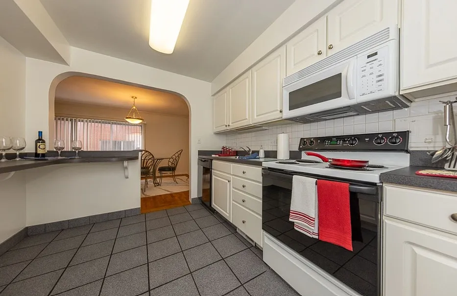3208 Warren