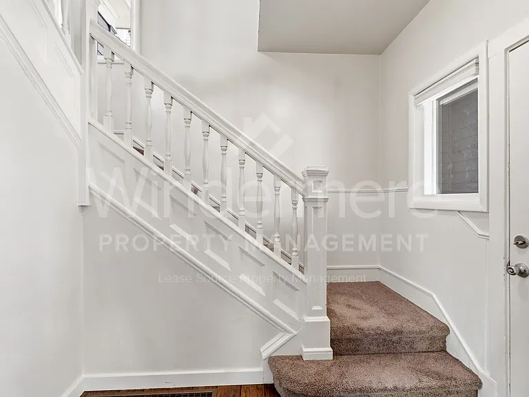 914 E Indiana Ave — Photo 17