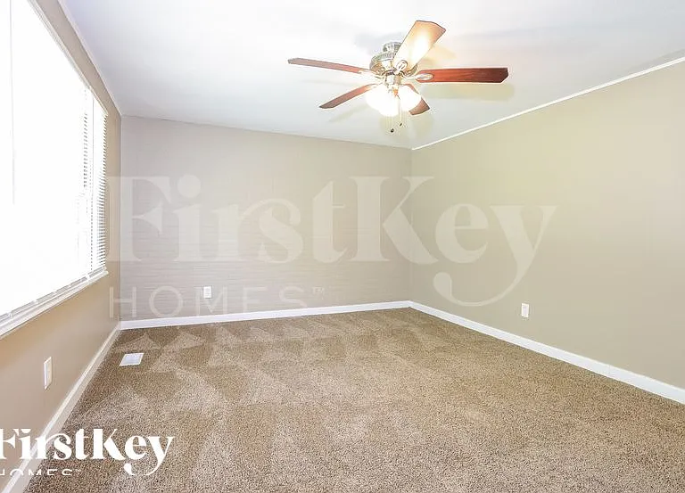 2293 Maxville Ln — Photo 2