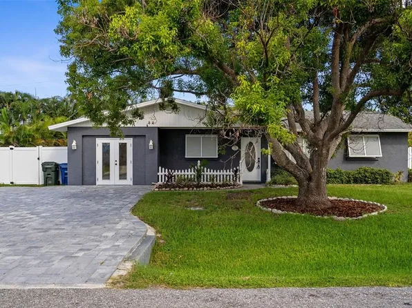 1150 Cumberland Rd, Venice, FL 34293