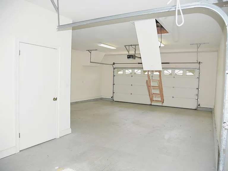 218 Windward Cv E — Photo 27