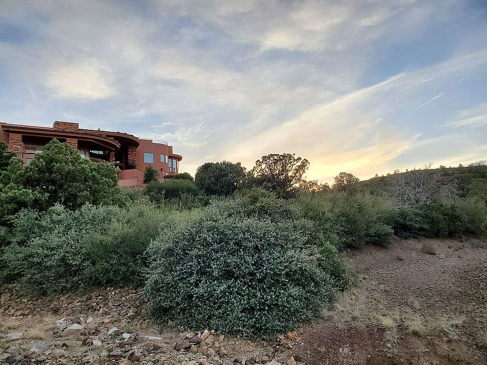 House next door over 9000sf