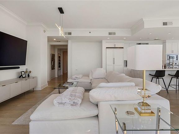 5th image of 3630 Peachtree Rd NE Unit 2204