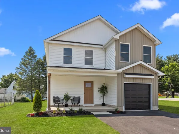 1 McLevins Ct, Croydon, PA 19021