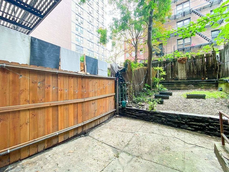 1st image of 150 E 30th St APT 1B