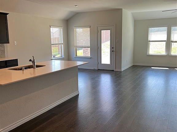 5th image of 1305 Pistachio Dr