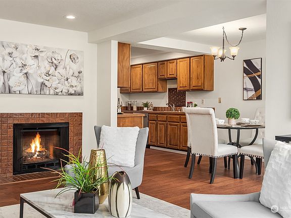 5th image of 12349 Roosevelt Way NE #303