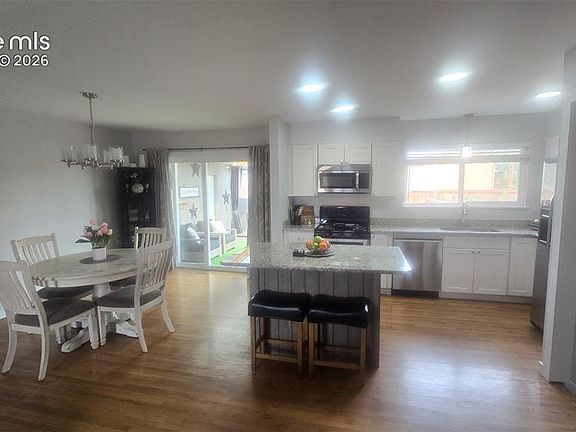 4th image of 601 Crestridge Ave