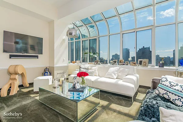 Sold by Sotheby's International Realty | media 19