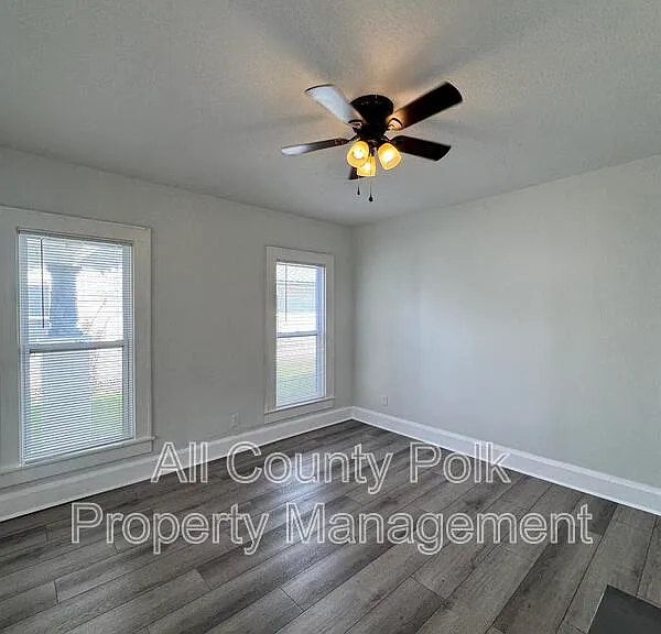 1044 W Lime St — Photo 12