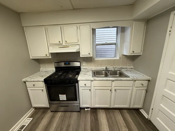 201 E 25th St APT 2, Chicago Heights, IL 60411