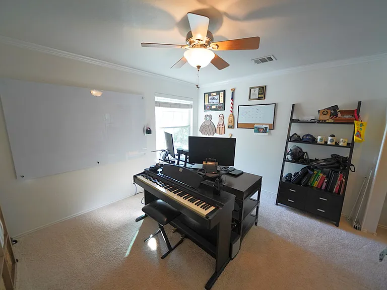 136 Earhart Ln — Photo 40