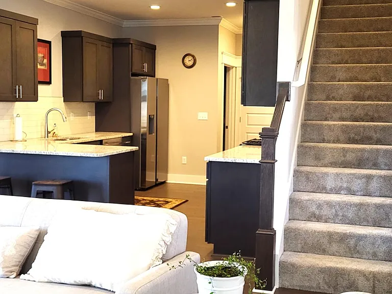 144 Ellis Ln — Photo 3