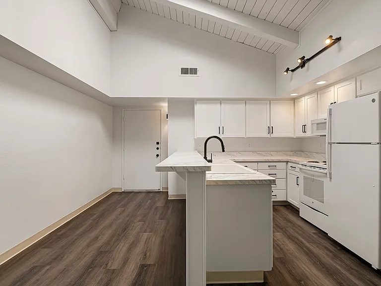 Villa Del Mar Apartments — Photo 21