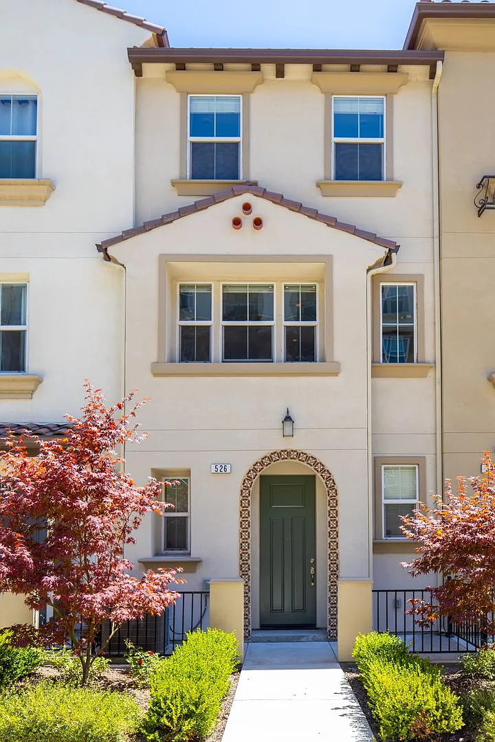 Silicon Valley living at its finest. 3 bd/3 bath next to Milpitas BART. — Photo 1