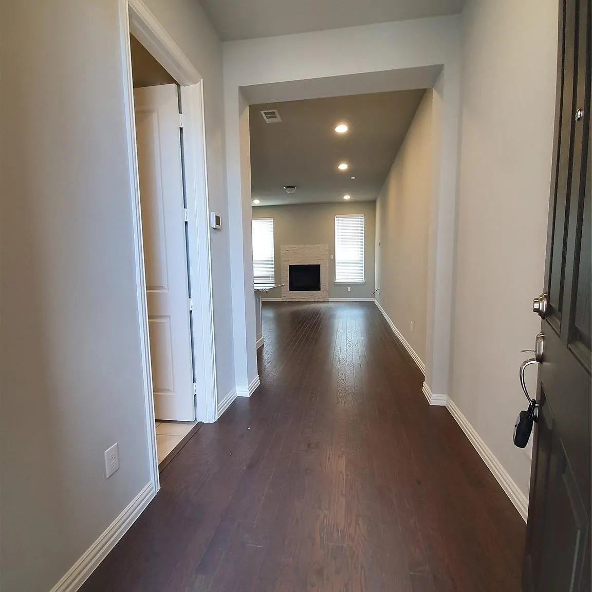 3 bed, 2.5 bath, 1937 sqft, $3,100 — Photo 2