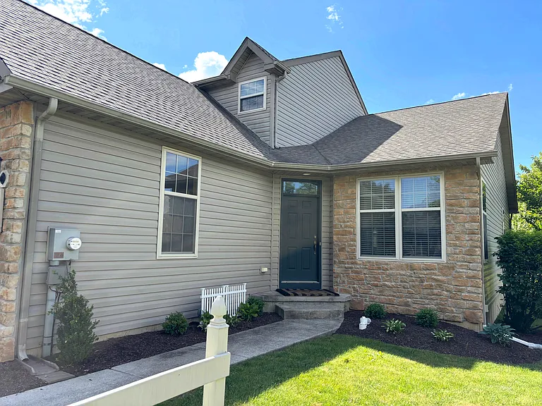 3047 Village Dr — Photo 2