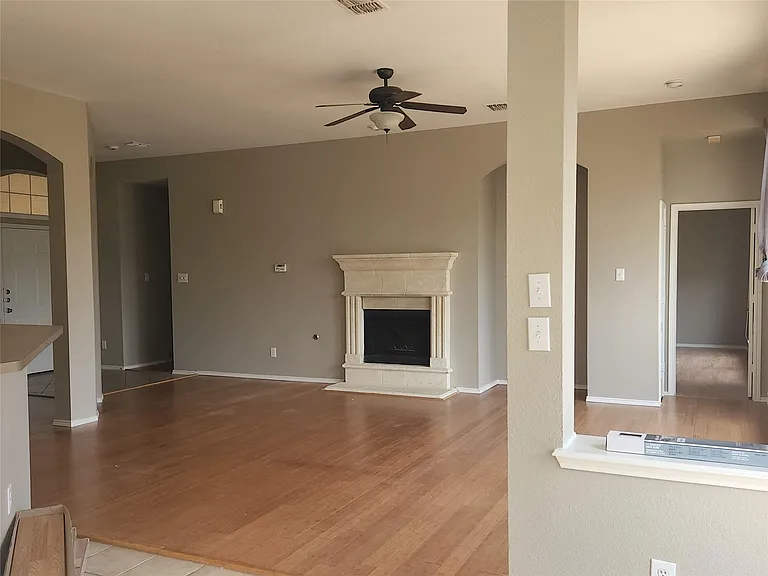 11203 Newberry Dr — Photo 2