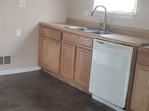 5th image of 29320 Michigan St