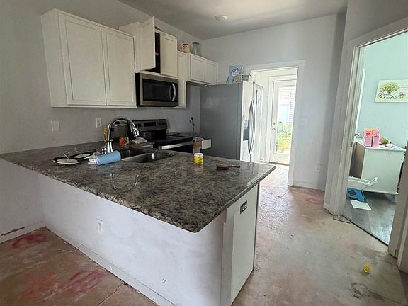 2nd image of 407 Falls Pointe SW