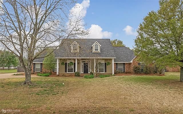 1st image of 102 Woodrun Pl